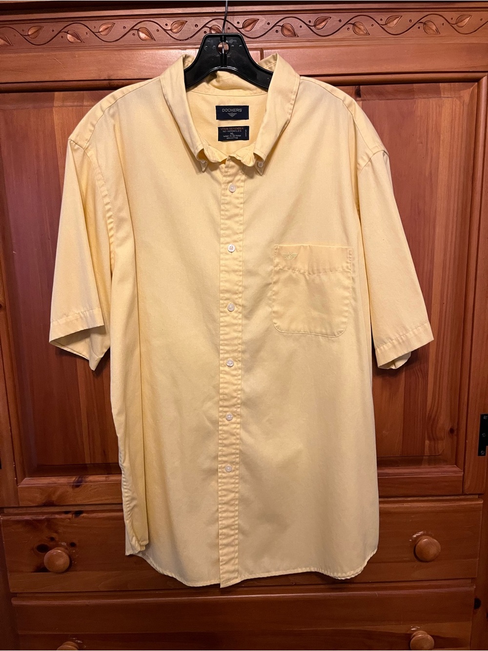 Dockers Stain Defender Short-Sleeve Button-Down Shirt Light Yellow XL